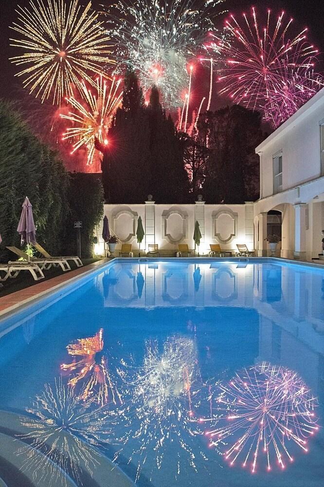 Hotel Mireille Арл Екстериор снимка