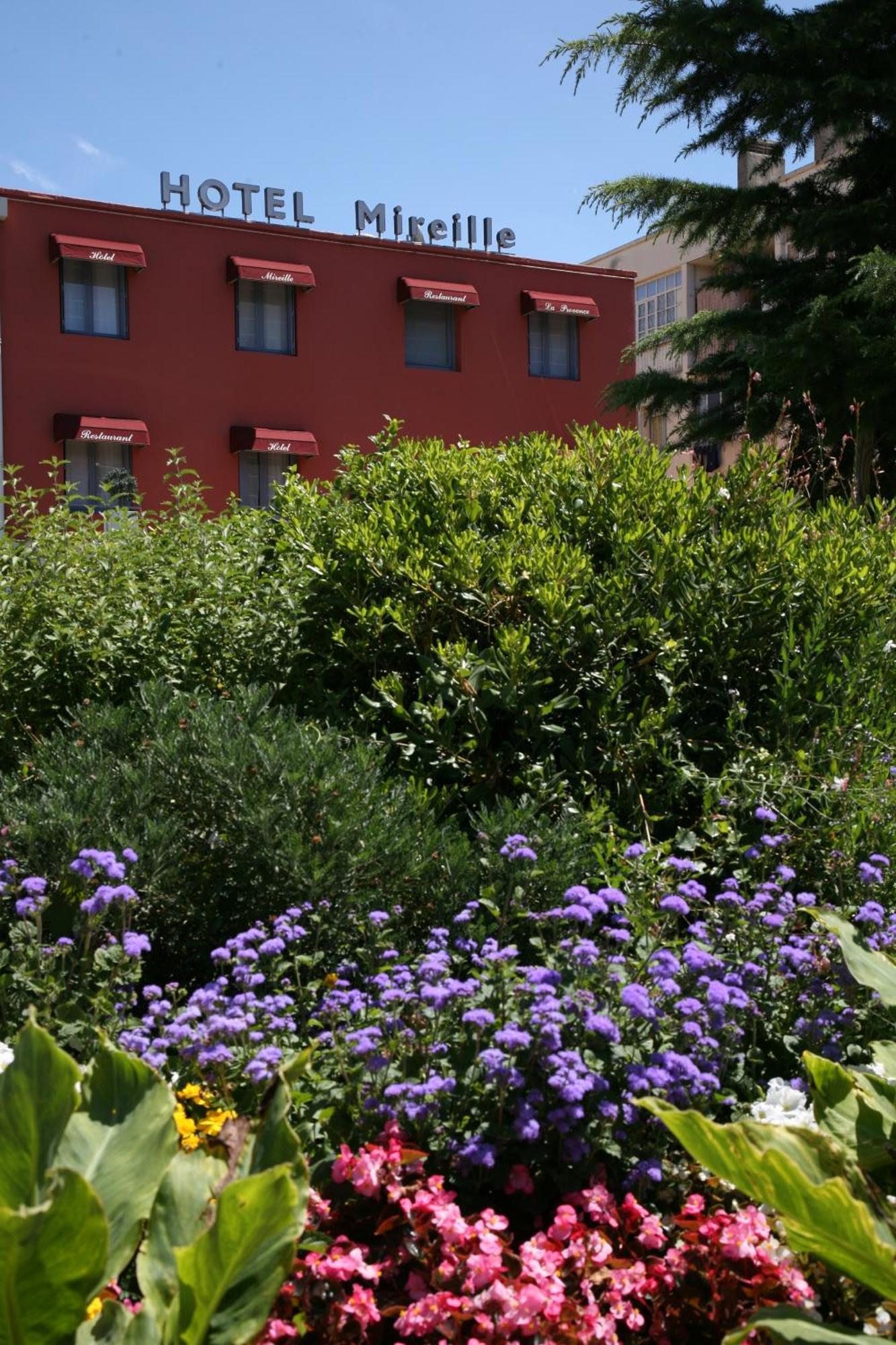 Hotel Mireille Арл Екстериор снимка